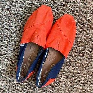 Toms orange and blue color block canvas classic shoe   Size W7.5